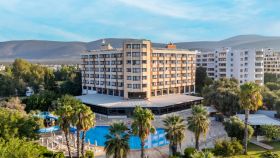 THE HOLIDAY RESORT HOTEL